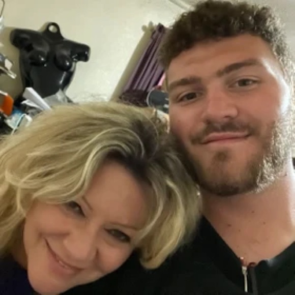 Meet your Posher, Gabrielle - Picture 1 of 5